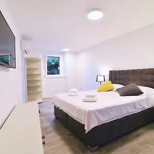 In Te Domine Speravi Volosko, Apartman