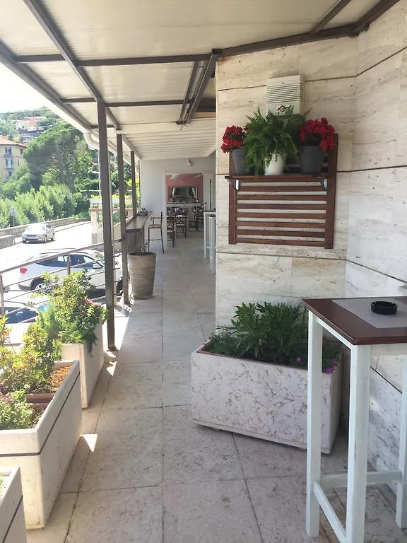 Villa Dinka Vip Apartmani 오파티아 0*,  크로아티아
